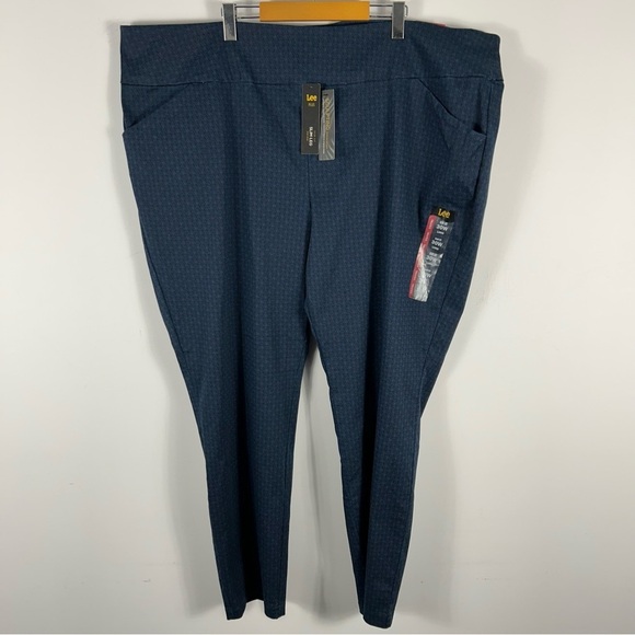 💕NWT Lee SCULPTING slim leg Navy Pants 30W long - Picture 1 of 11